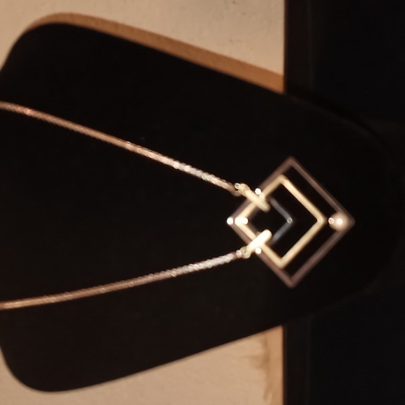 Vantel Pearls Echo Necklace - Picture 2 of 13